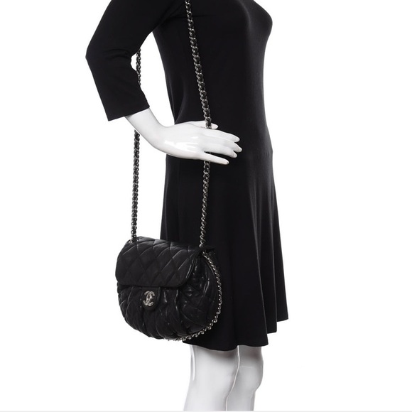 Authentic Chanel bag. Purchased in chanel boutique - Picture 7 of 12